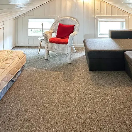 9 Person In Korshamn-by Traum