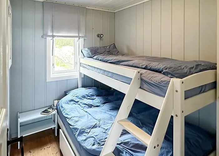 9 Person In Korshamn-by Traum